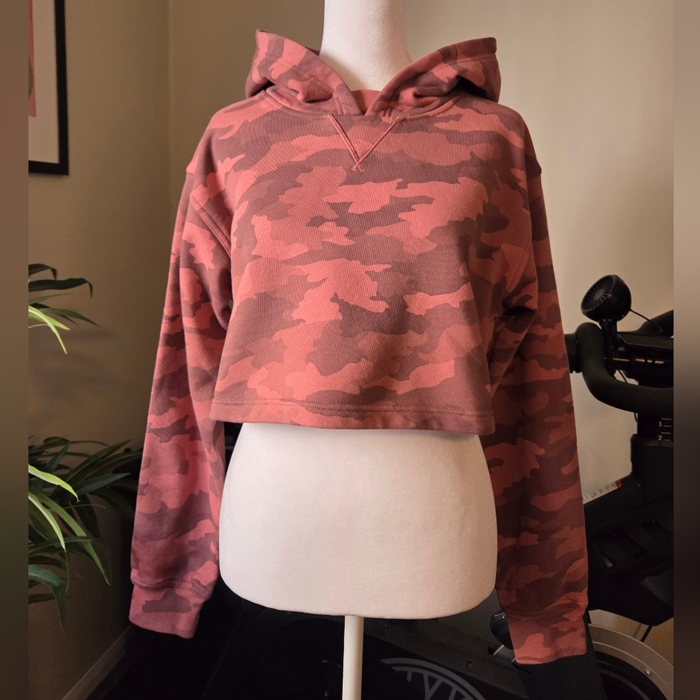 LULULEMON All Yours Cropped Hoodie Sweatshirt Camo Brier Rose Pink 6 S/M
